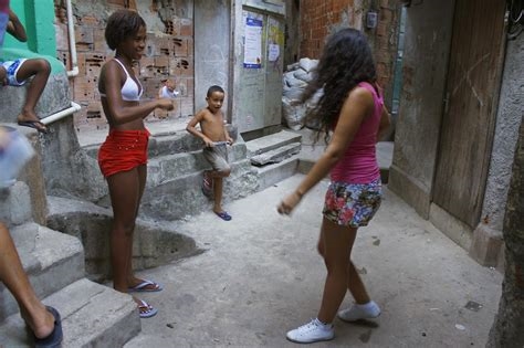 baile de favela nude