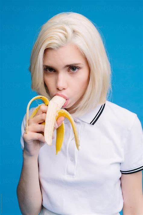 banana blowjob nude