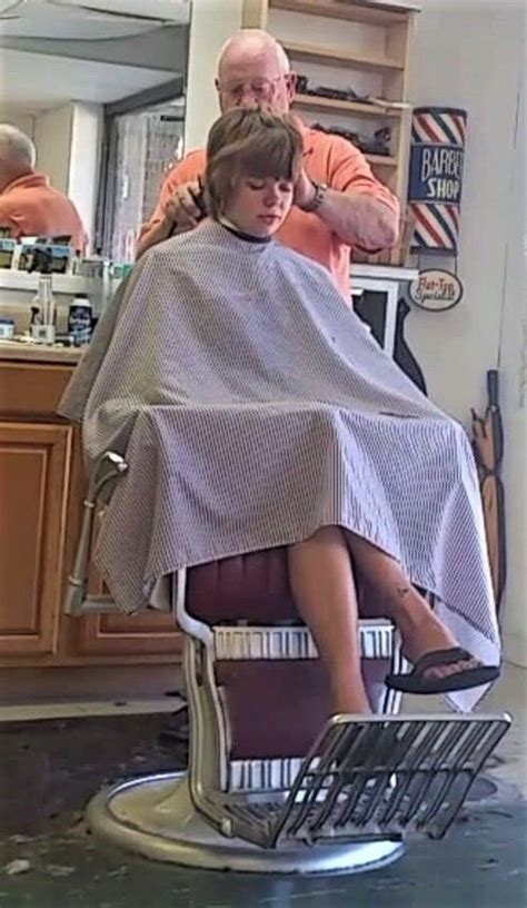 barbershop blowjob nude