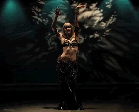 belly dancing stripping nude