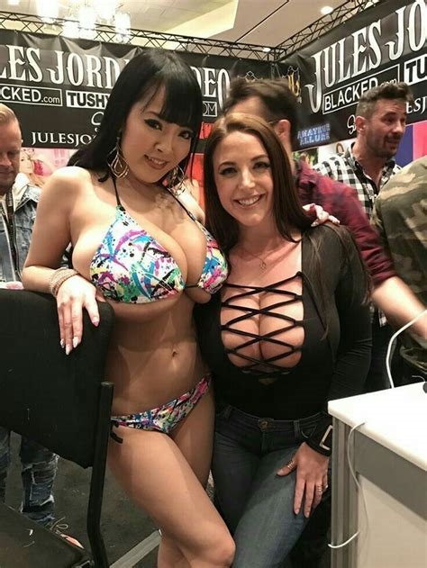 big boobs hitomi nude