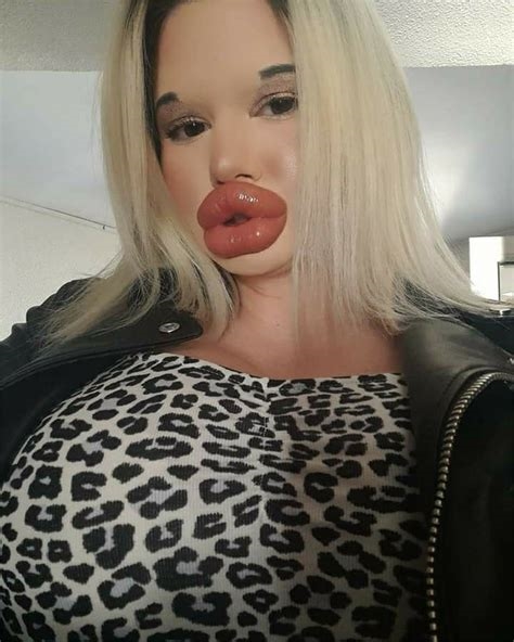 big lips bj nude