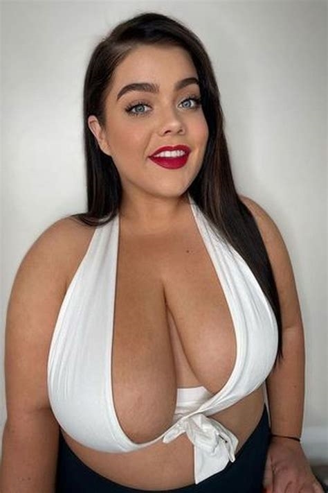 big tits with cleavage nude