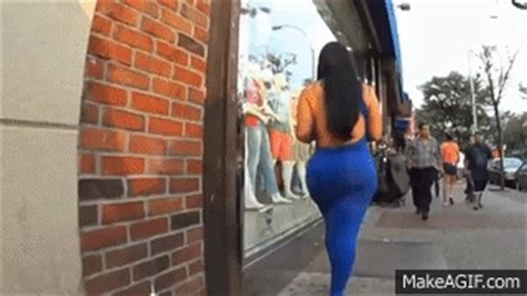booty made for walking nude