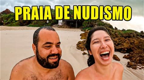 boquete na praia de nudismo nude