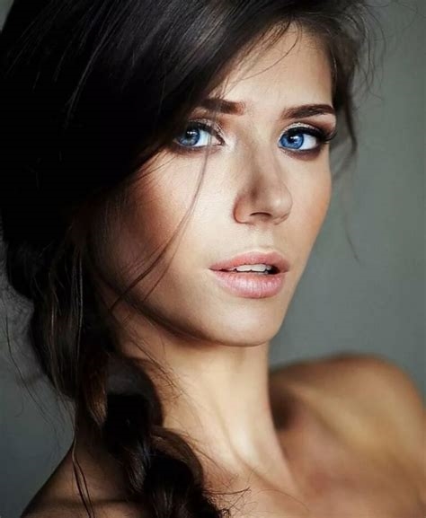 brunette with blue eyes nude