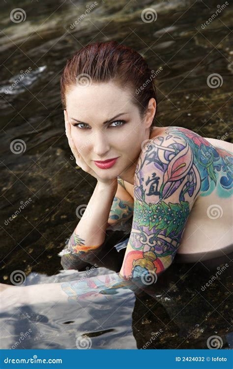 buceta tatuada nude