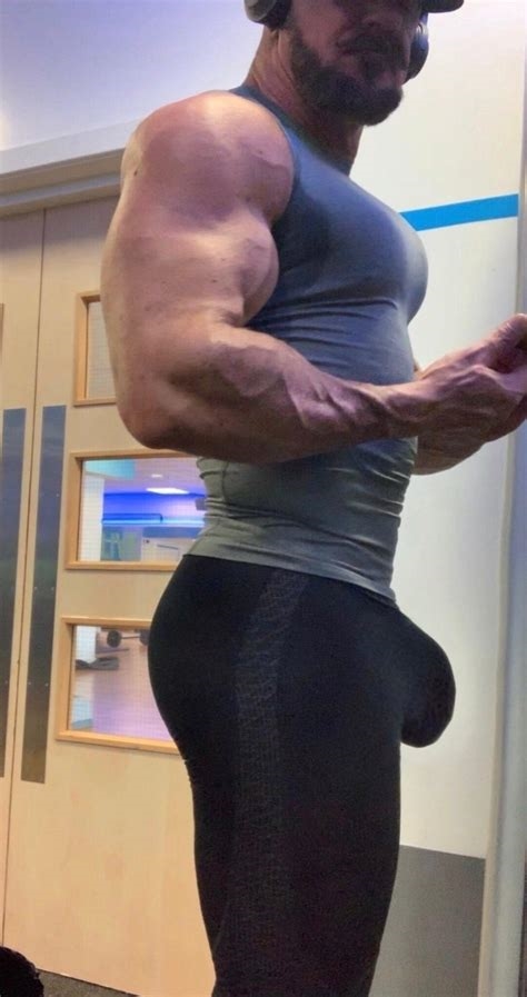 bulge in the gym nude