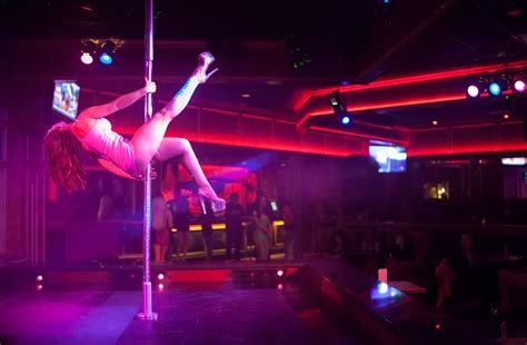 can you get a blowjob at a strip club nude