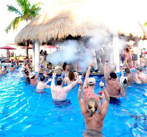 cancun bathhouse nude