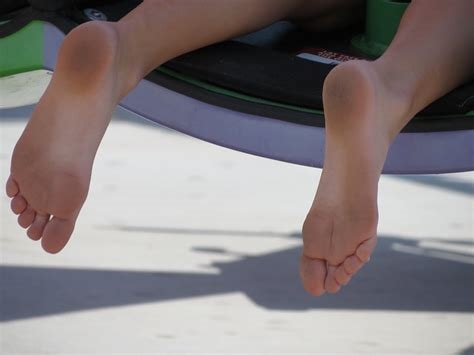 candid beach feet nude