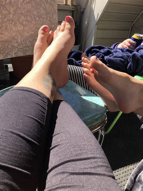 candid sister feet nude