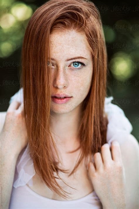 coed redhead nude