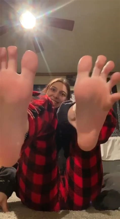 college girls feet nude