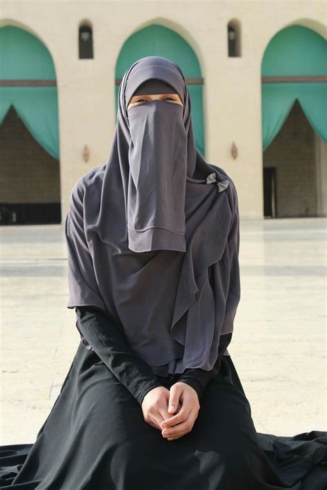 color niqab nude