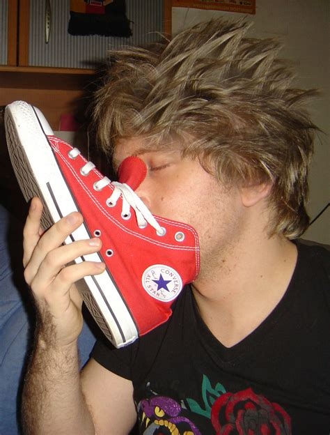 converse sniffing nude
