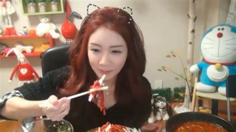 eating korean pussy nude