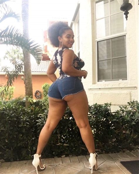 ebony booty in shorts nude