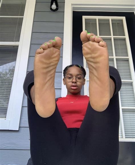 ebony feet facebook nude