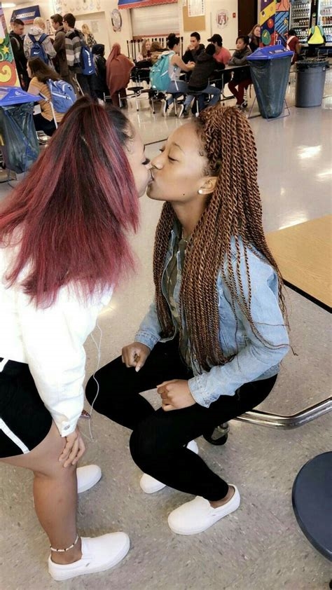 ebony kiss lesbian nude