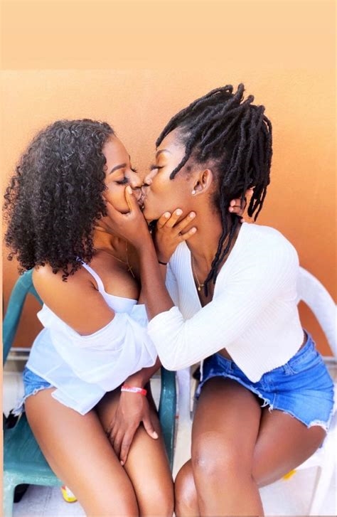 ebony lesbian kissing nude