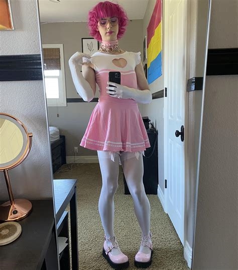 femboy pink nude