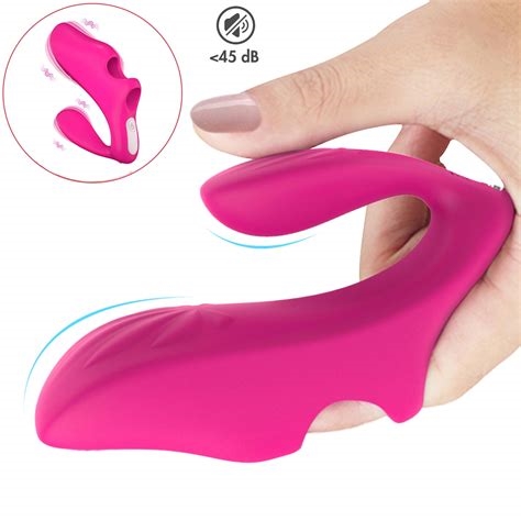 finger clitoris nude