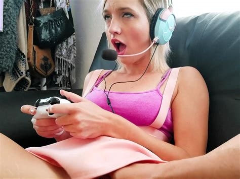 gamer girlfriend porn nude