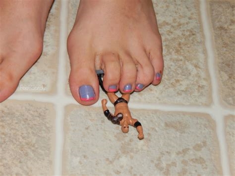 giantess toe crush nude