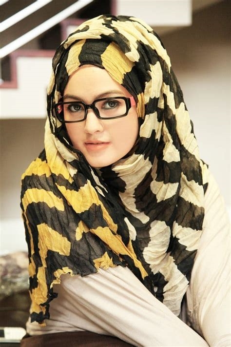 glasses hijab nude