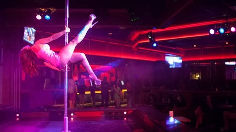 handjob in stripclub nude