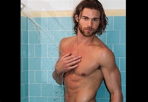 hombres desnudos en la ducha nude