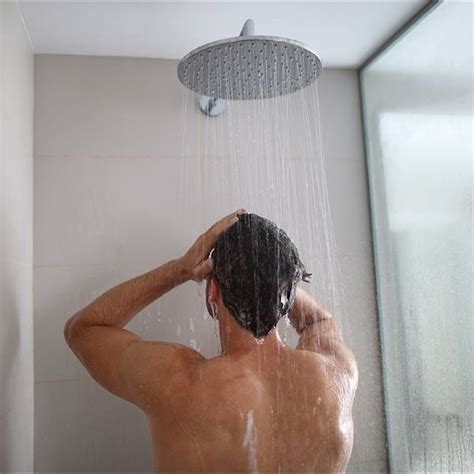 hombres duchandose nude
