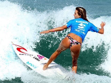 hot female surfers nude