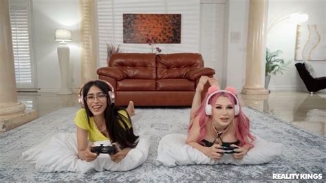 hot gamer craves freeuse anal lily lou nude