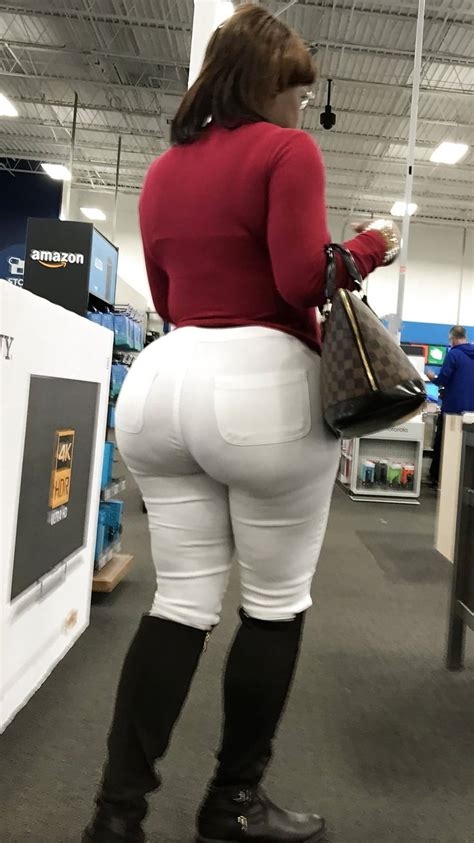 huge booty in pants nude