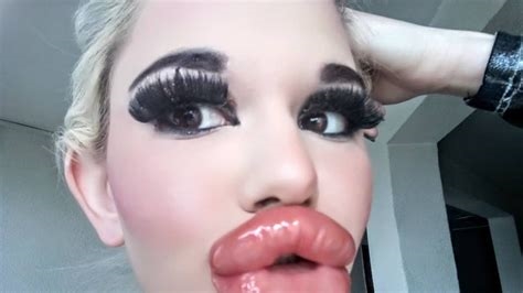 huge fake lips nude