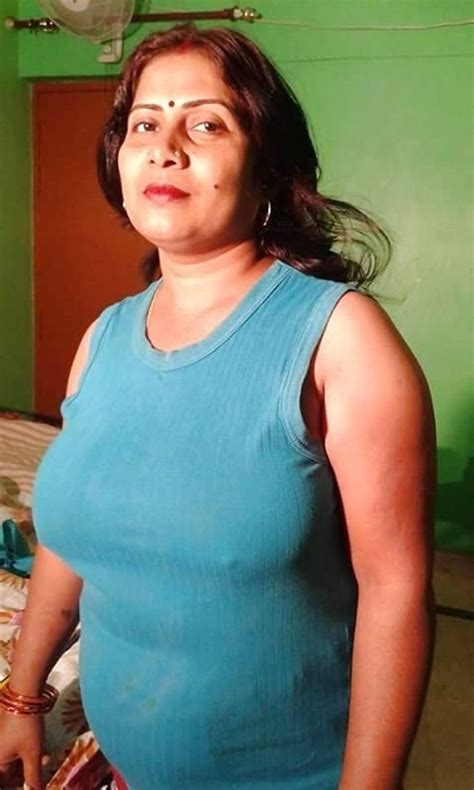 indian aunty showing pussy nude