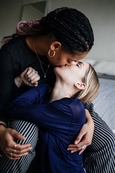 interracial kissing lesbians nude