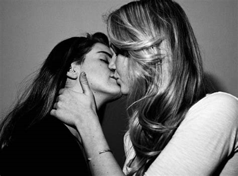 jennifer lawrence lesbian kiss nude