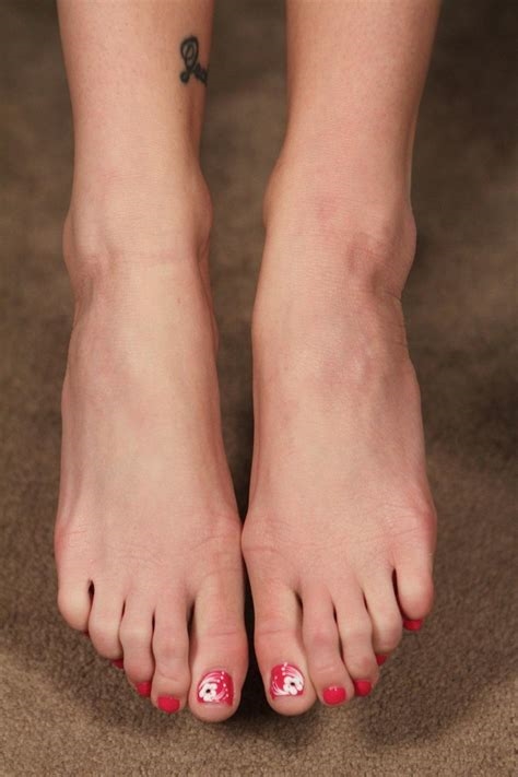 kaylee feet nude