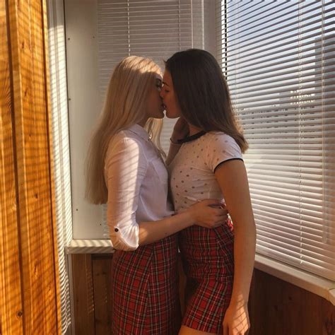 lesbian cousins kiss nude