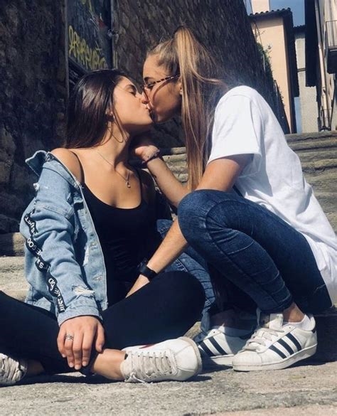 lesbicas besandose nude