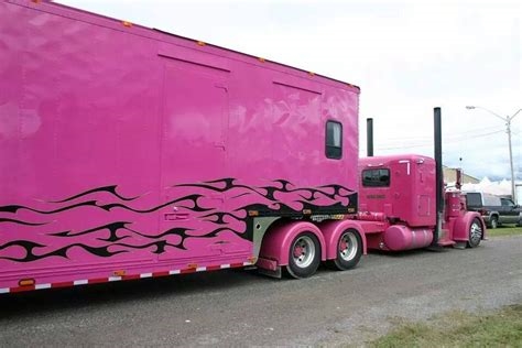 lil pinky trucking nude
