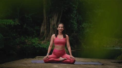 mariana fernandez yoga nude