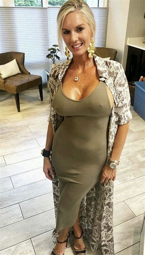 mature busty cougar nude