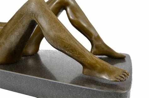 mavchi sculpture nude