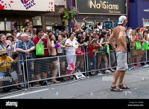 men flashing in public nude