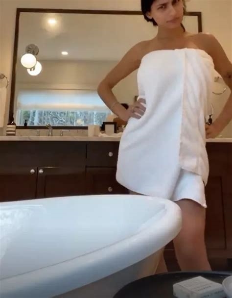 mia khalifa bathtub porn nude