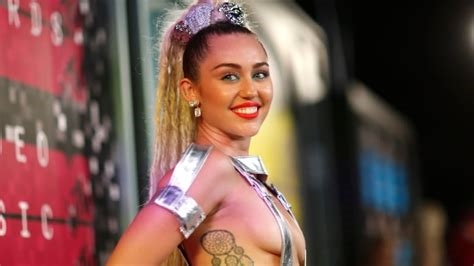 miley cyrus tits nude